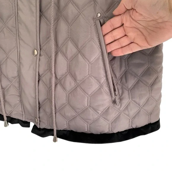 Totes “Titanium” Geometric Quilted Hooded Jacket - Picture 7 of 10